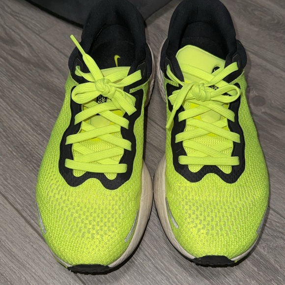 Nike Invincible Run ZoomX 10mens - Picture 2 of 8